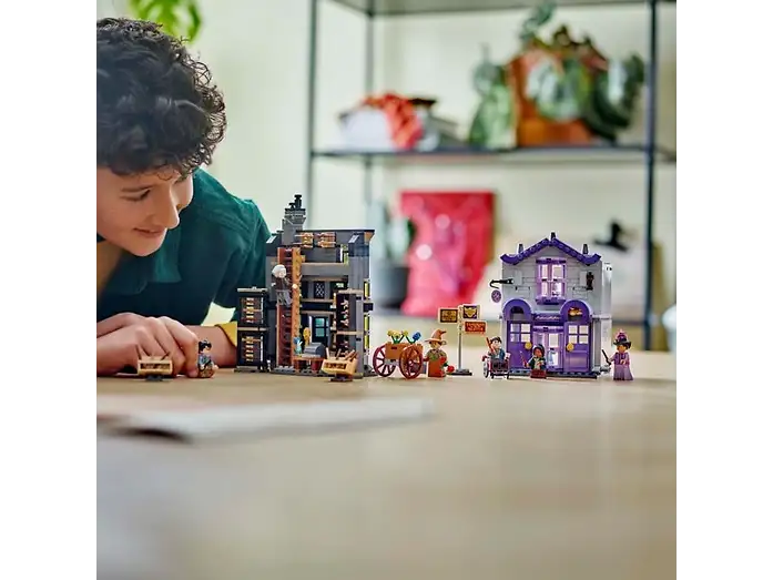 LEGO Harry Potter Olivanders™ &amp; Madame Mallekins Gewaden (76439)